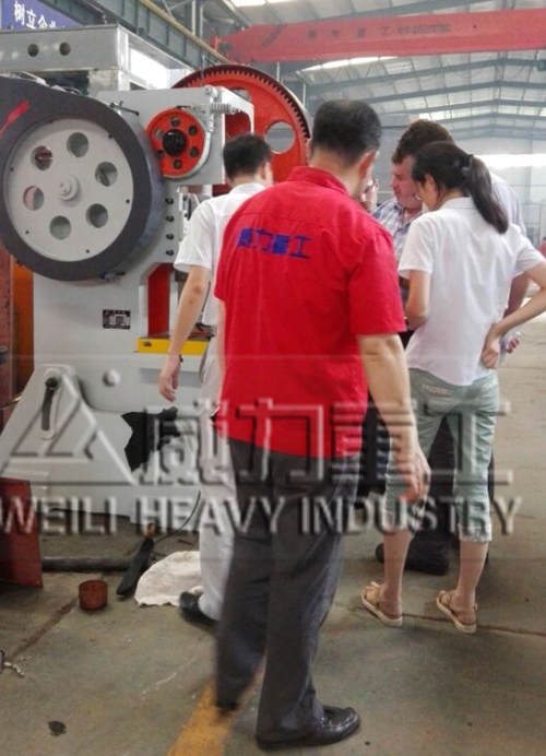 客戶考察80噸沖床