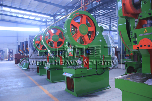 沖床生產(chǎn)車(chē)間