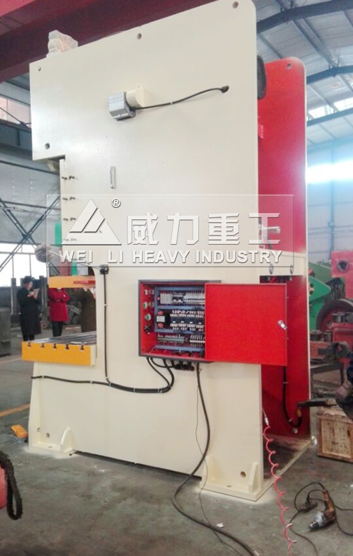 氣動沖床側(cè)視圖