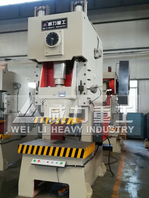 氣動沖床實物圖片