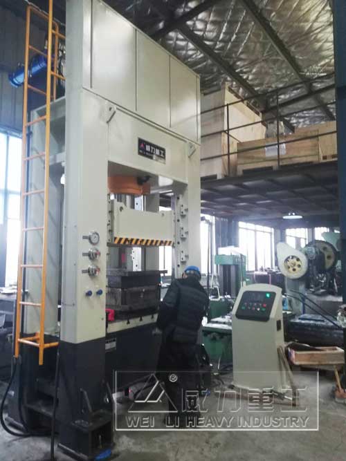 200噸框架式液壓沖床圖片