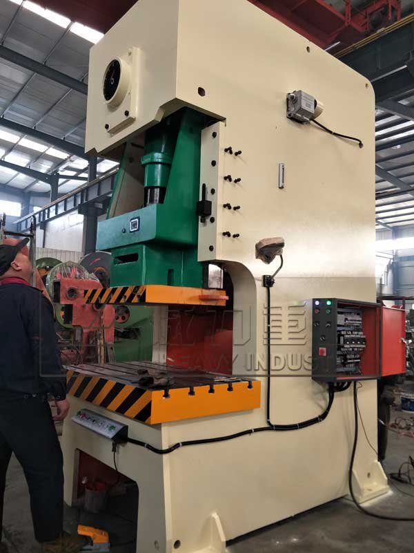 200噸氣動壓力機車間裝配圖