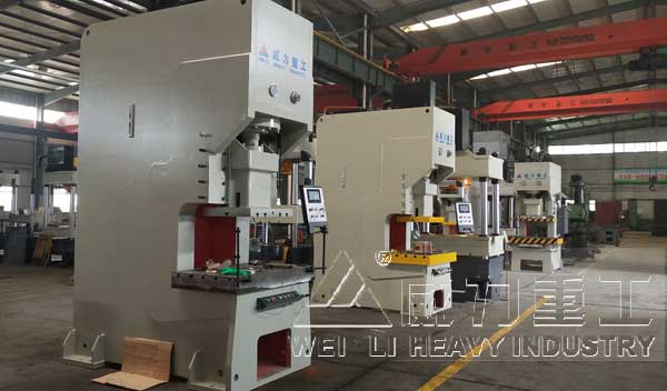 液壓沖床車間實(shí)物圖