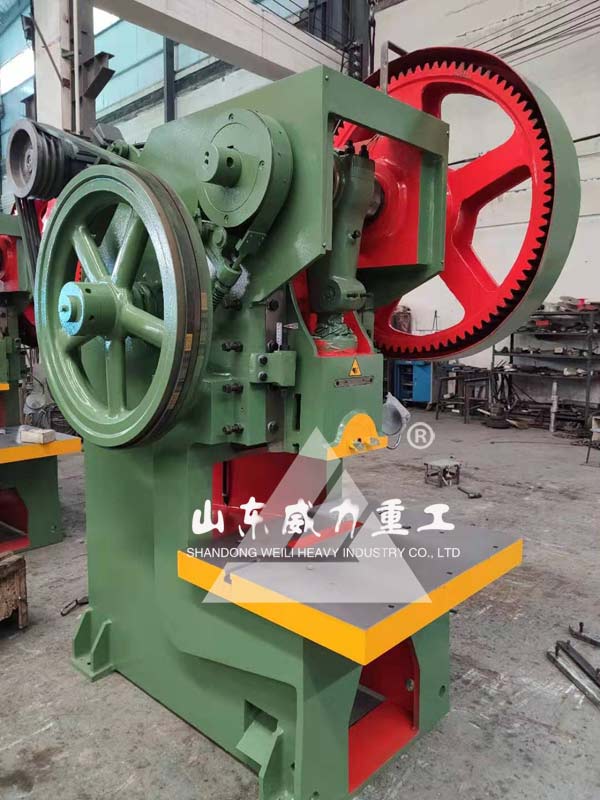 63噸沖床車間實物圖