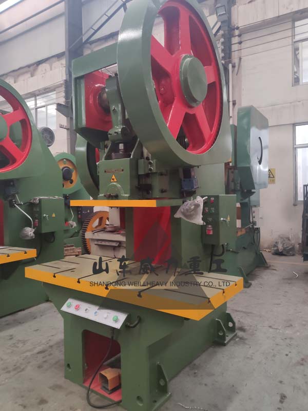 80噸沖床車間實物圖