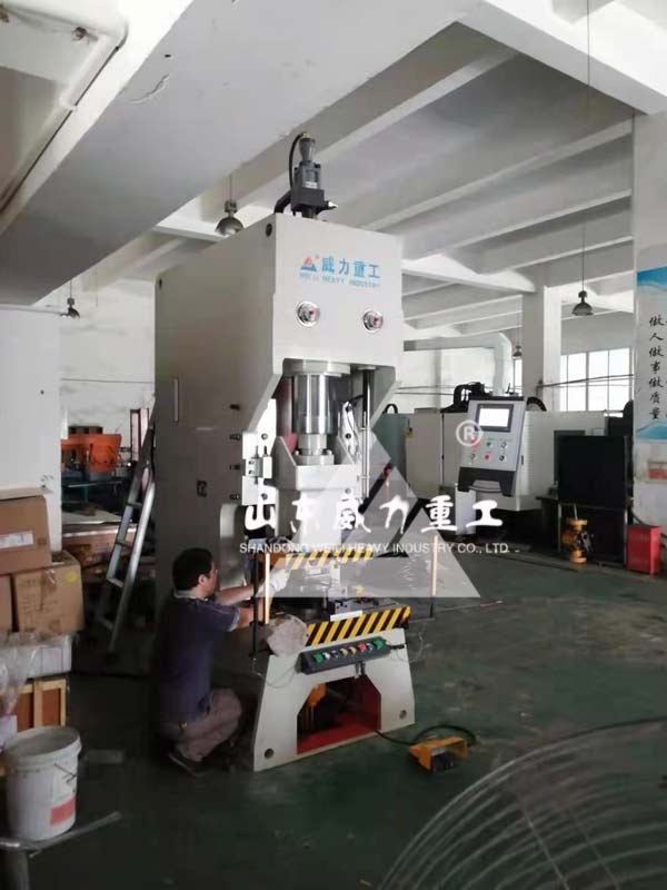 125噸液壓沖床客戶現(xiàn)場(chǎng)圖