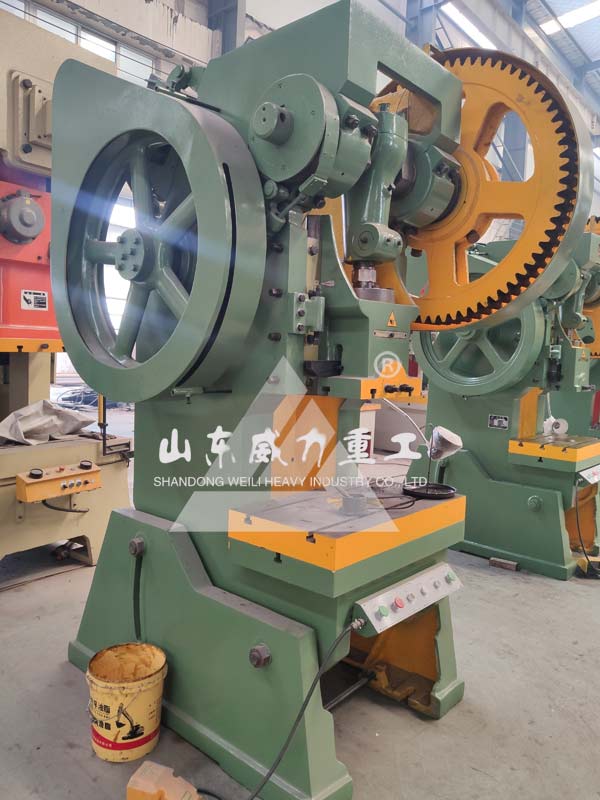 山東威力重工沖床實(shí)物圖