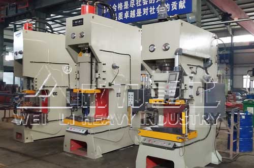 液壓沖床車間實物圖