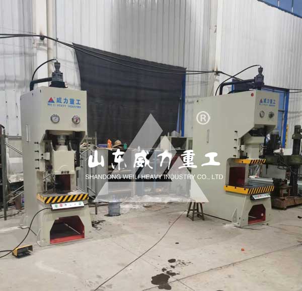 液壓沖床客戶現場圖片