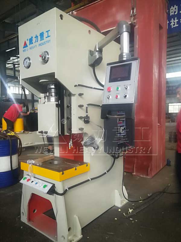 63噸高配液壓沖床