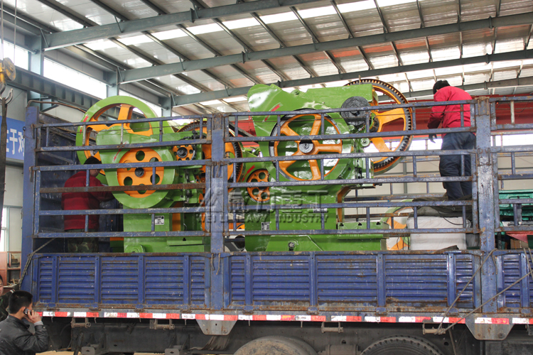 沖壓機(jī)床訂購(gòu)型號(hào)為：J23開(kāi)式可傾沖壓機(jī)床（沖床)：3臺(tái)，J21開(kāi)式固定臺(tái)沖壓機(jī)床（沖床）：4臺(tái)。現(xiàn)在貨已發(fā)至寧夏大武口礦機(jī)公司投產(chǎn)使用中，以下為發(fā)貨時(shí)拍攝實(shí)景圖