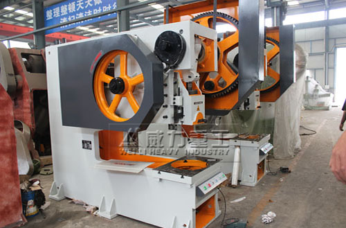 深喉沖生產車間-40噸深喉沖壓機床