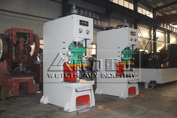 買100噸液壓沖孔機(jī)(液壓沖床)到山東沖床廠家威力重工